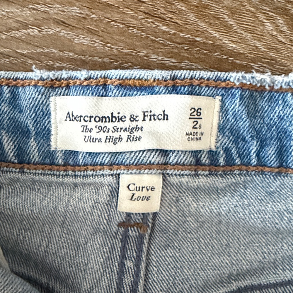 Abercrombie & Fitch Ultra High Rise 90s Straight Jeans - Picture 2 of 4
